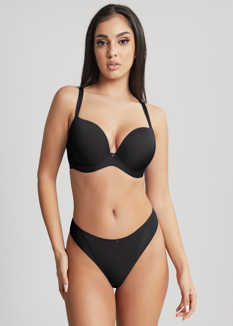 Model in Faith Brazilian Broekje Zwart Voorzijde