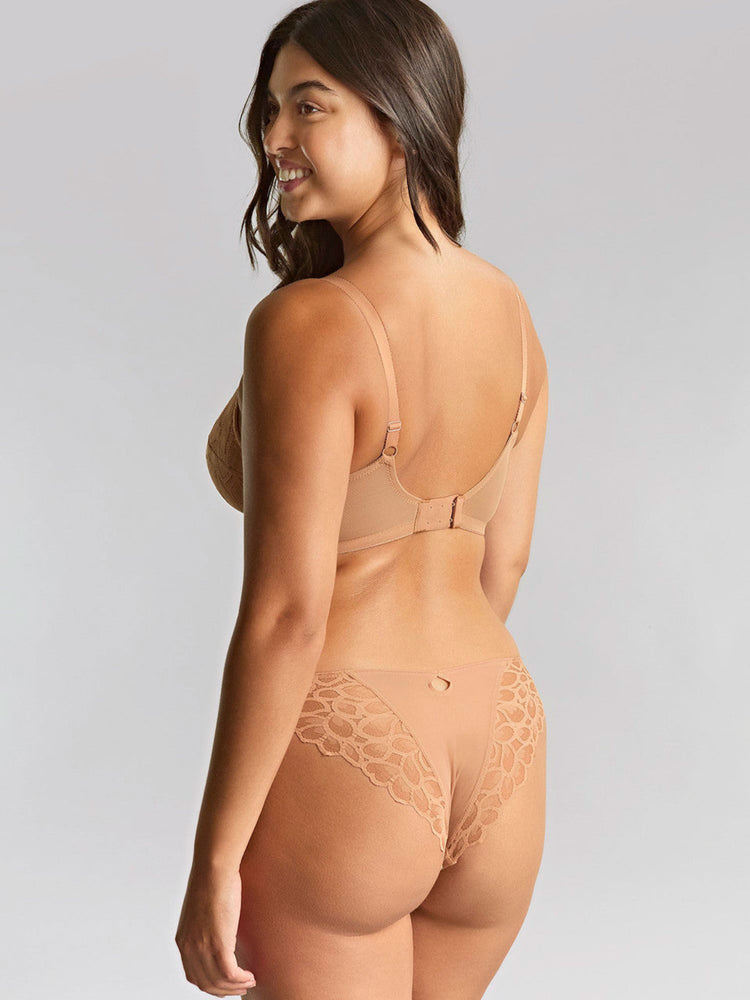 Model in Allure Broekje Honey achterzijde
