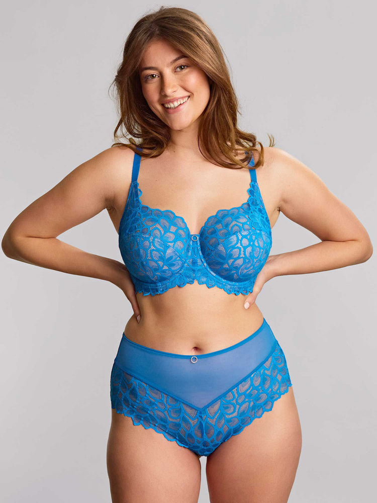 Model in Allure High Waist Broekje Azure Blue voorzijde
