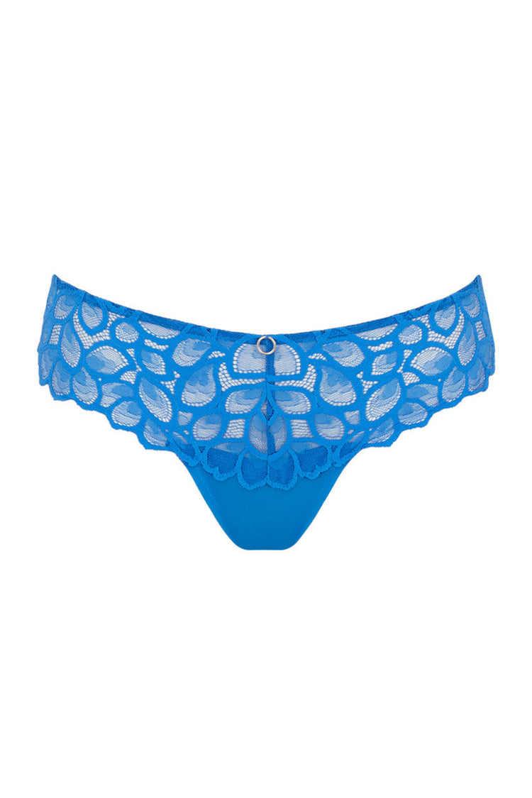 Model in Allure String Azure Blue packshot