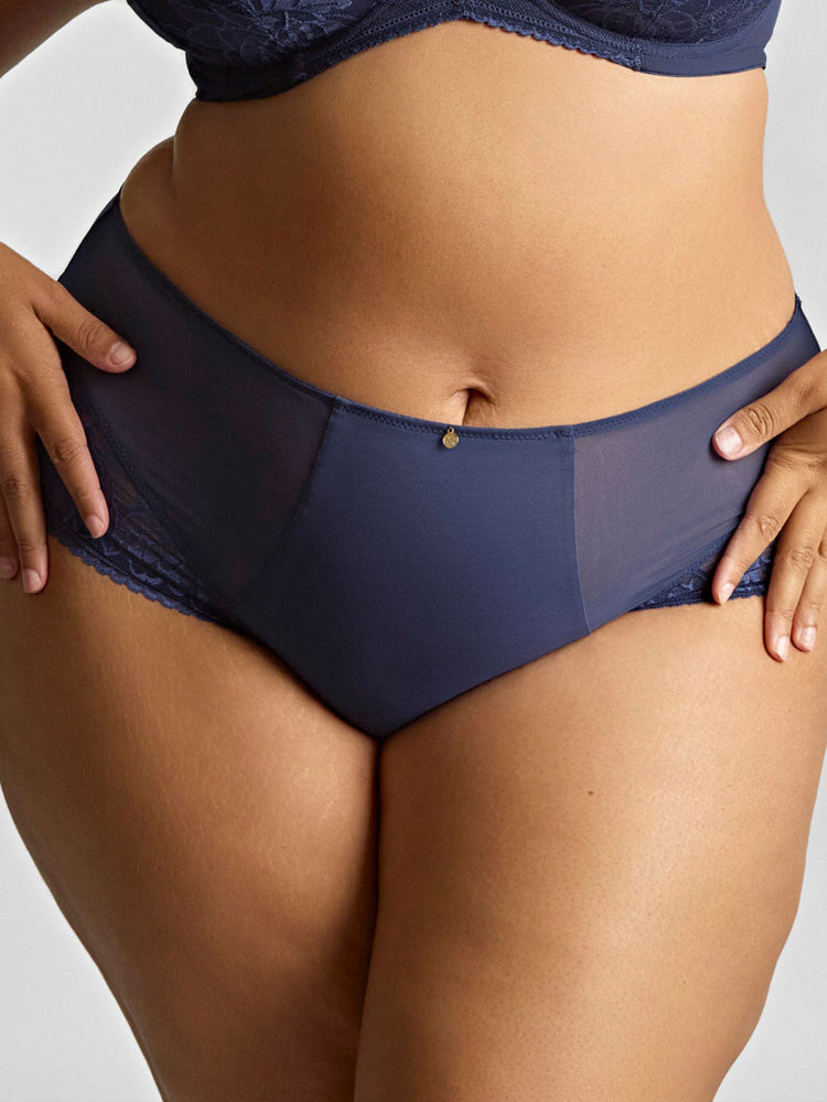 Model in Dream Broekje Navy voorzijde