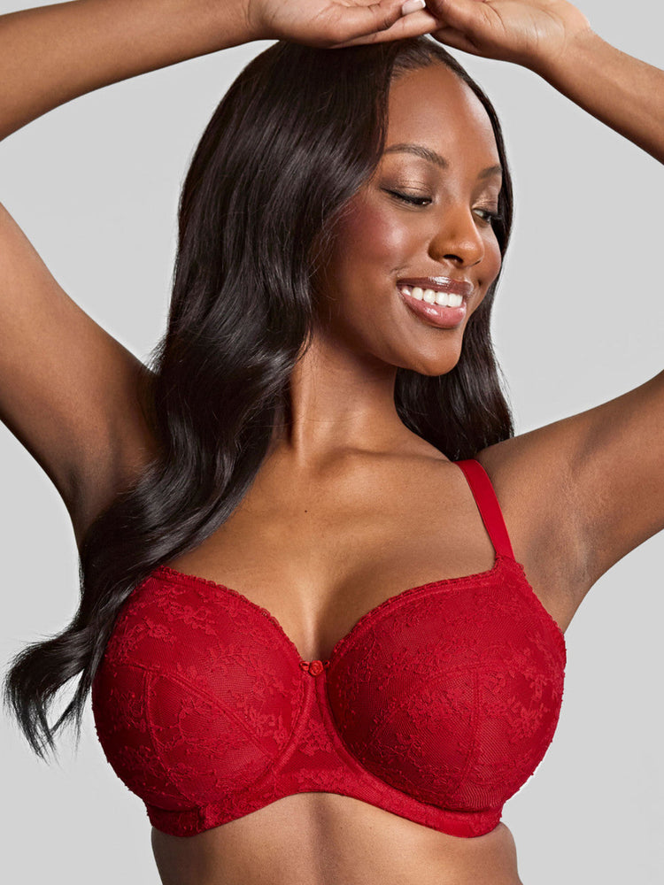 Model in Tango Lace Balconette BH Scarlet voorzijde