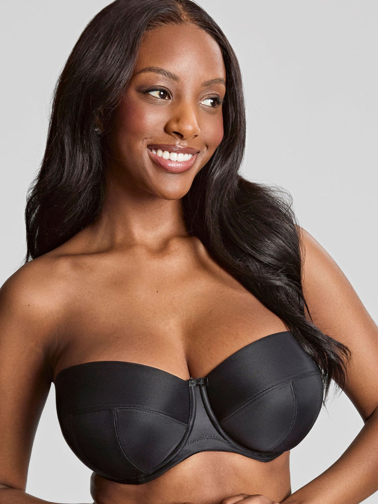 Model in Alice Balconette Strapless BH Zwart voorzijde