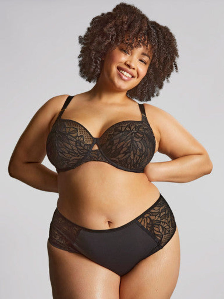 Model in Sophia Broekje Black set