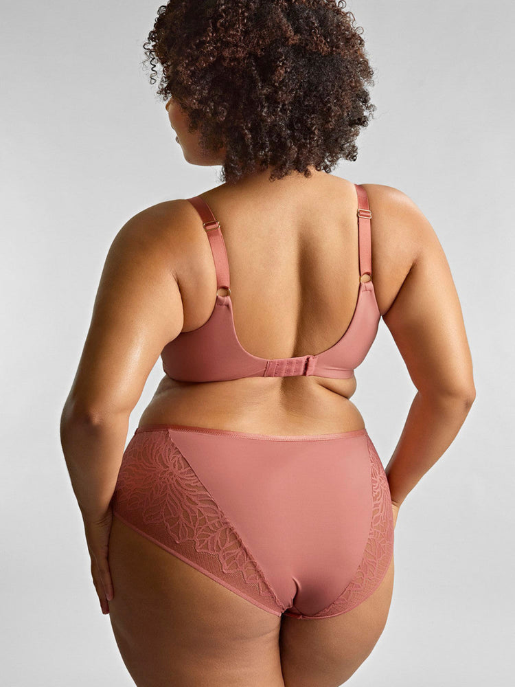 Model in Sophia Full Cup BH Sienna Rose achterzijde