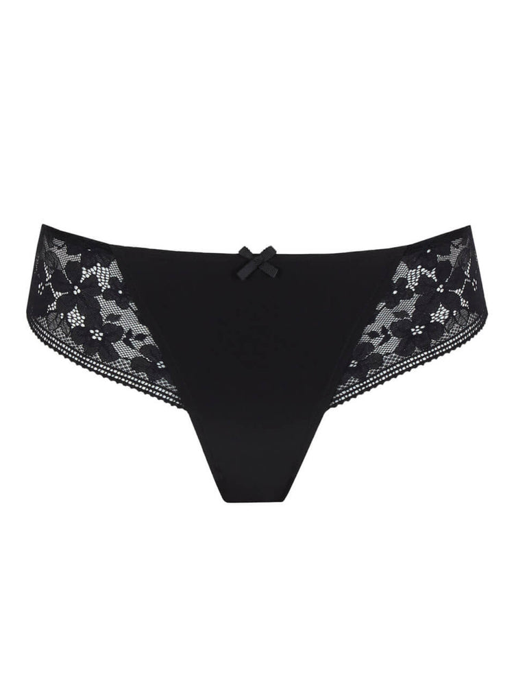 Model in Celeste Brazilian Broekje Zwart voorzijde packshot