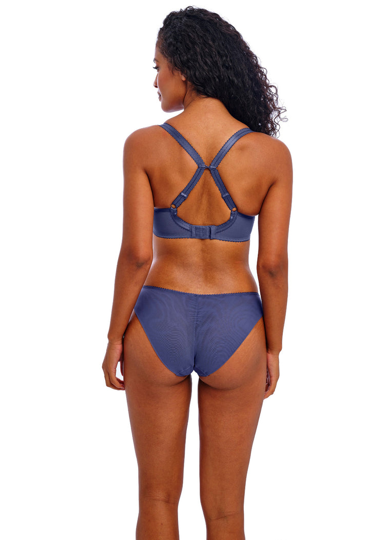 Model in Loveland Voorgevormde T-Shirt BH Boudoir Dusk achterzijde set