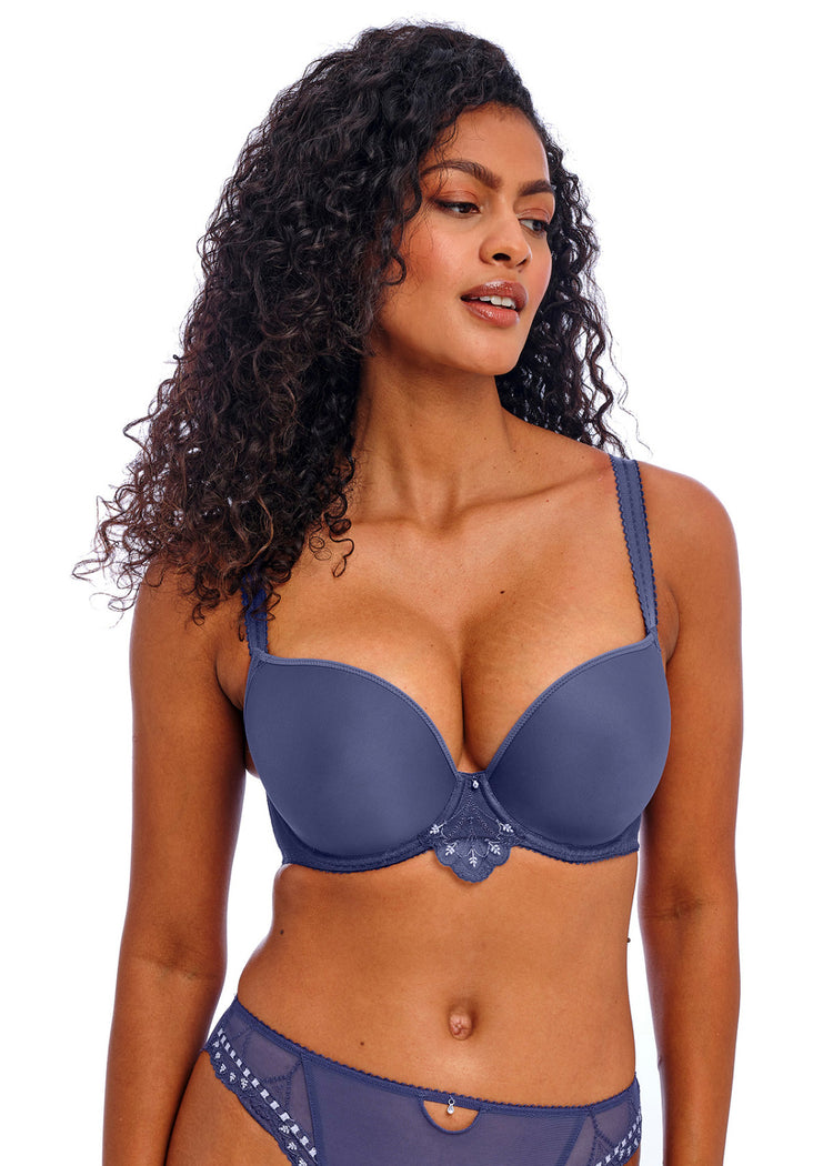 Model in Loveland Voorgevormde T-Shirt BH Boudoir Dusk voorzijde