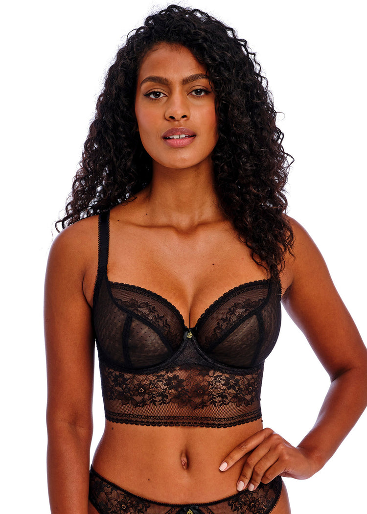 Model in Sydnie Longline Plunge BH Zwart voorzijde