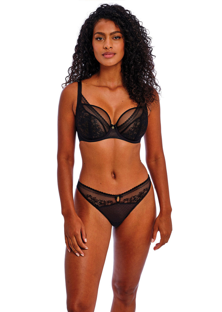 Model in Sydnie High Apex Plunge BH Zwart voorzijde set