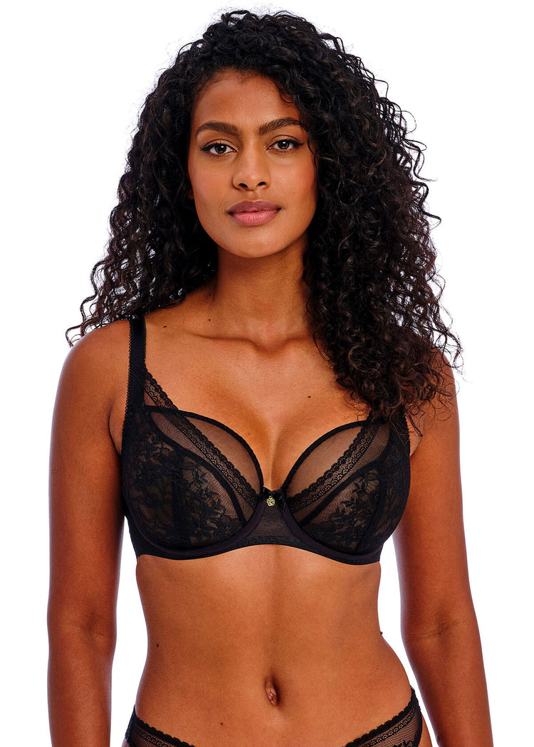 Model in Sydnie High Apex Plunge BH Zwart voorzijde