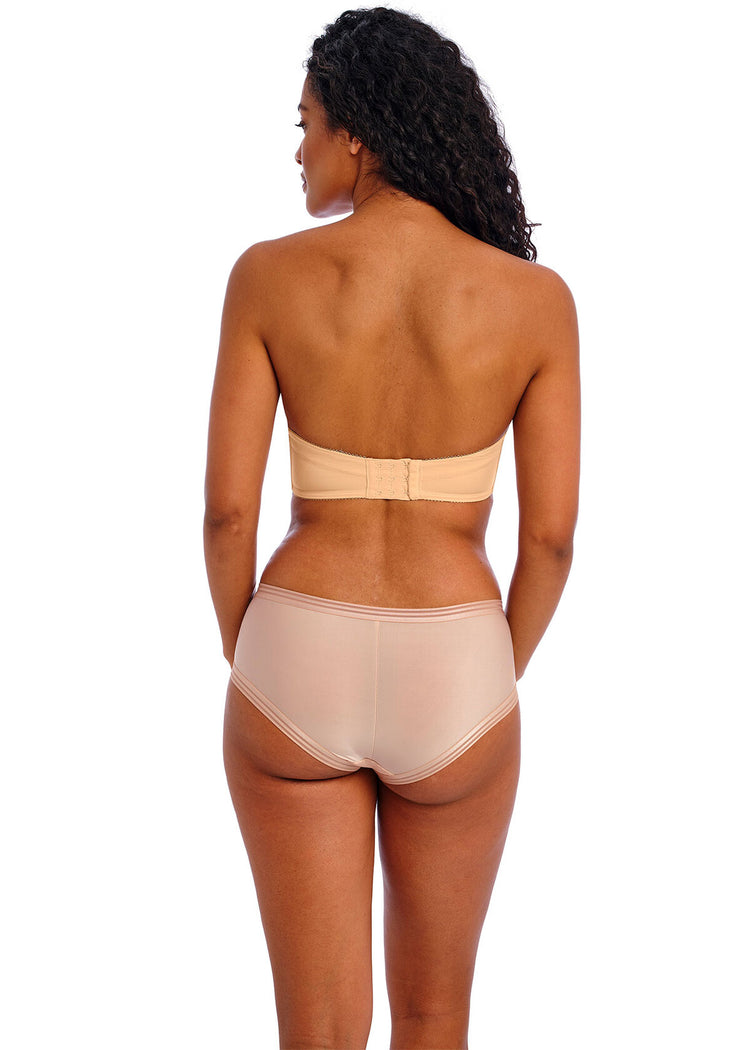 Model in Deco Voorgevormde Strapless BH Nude achterzijde