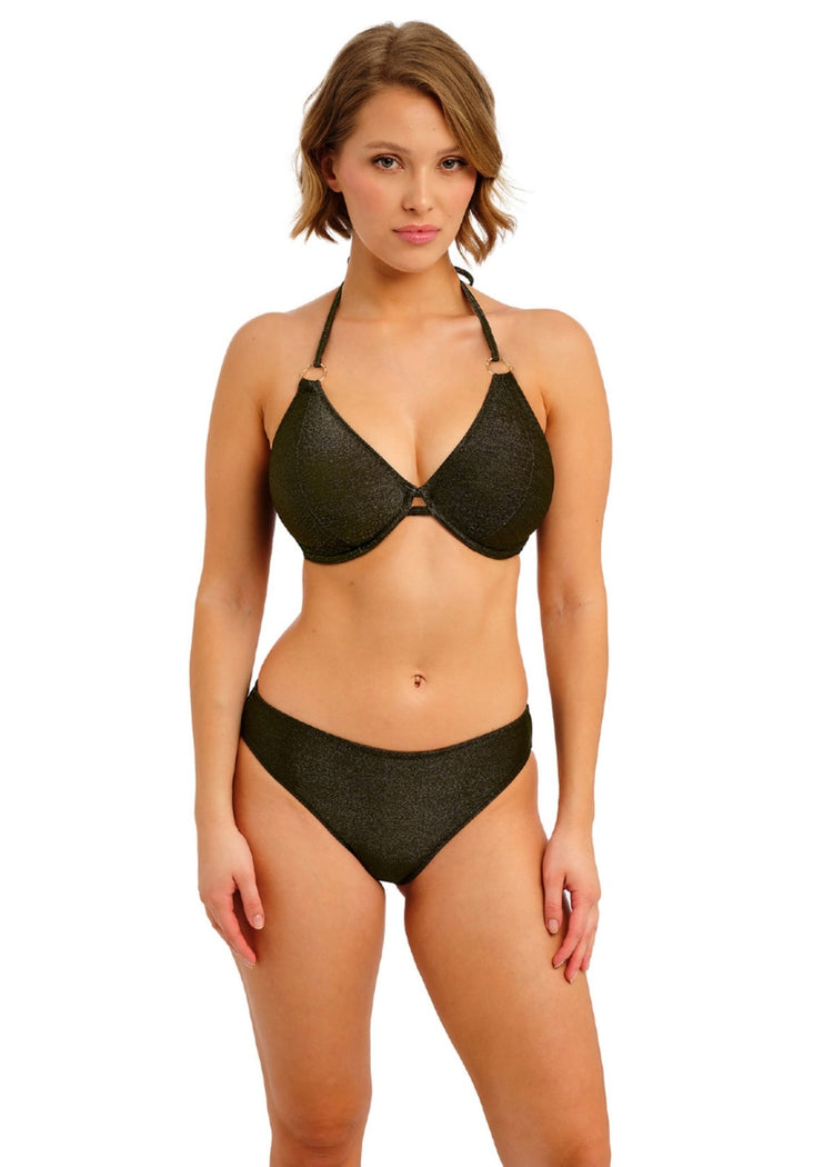 Model in Arizona Wave Halter Bikini Top Nebula voorzijde