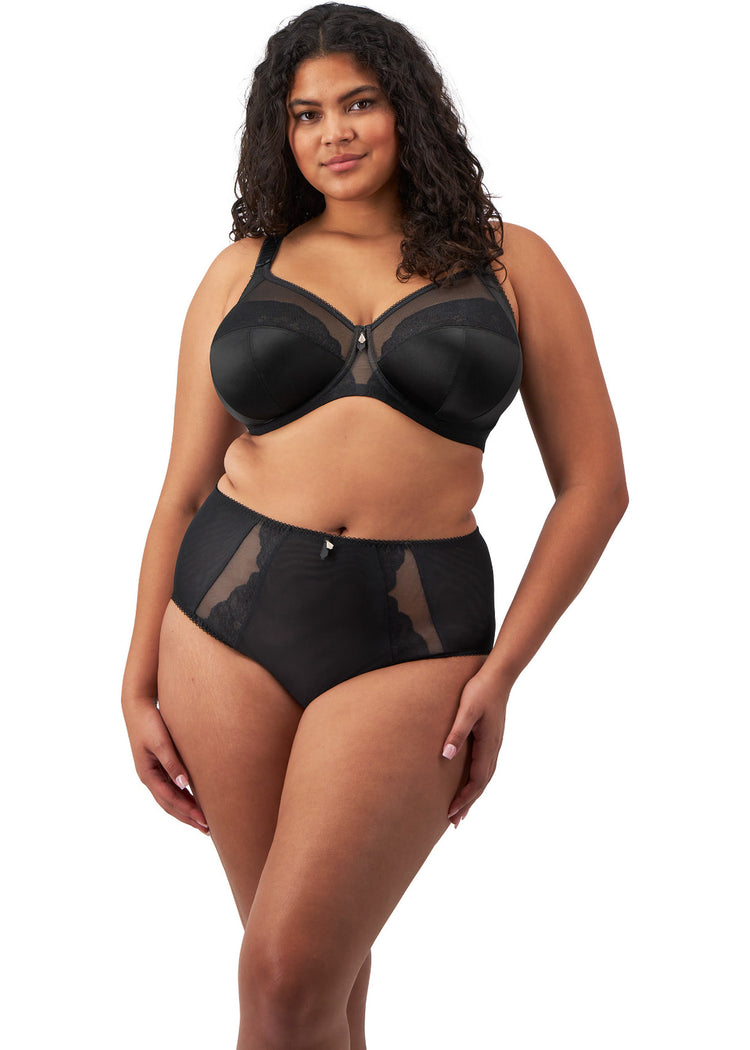 Model in Cate Allure Full Cup BH Zwart voorzijde