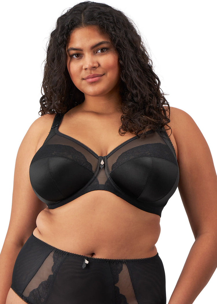 Model in Cate Allure Full Cup BH Zwart voorzijde