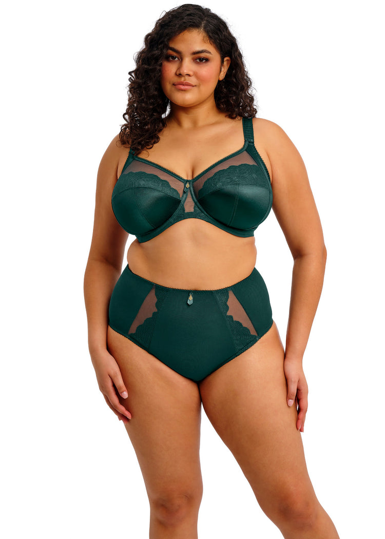 Model in Cate Allure Full Cup BH Deep Emerald voorzijde