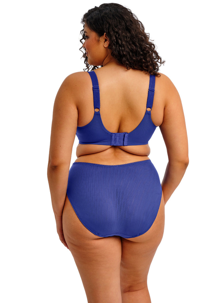 Model in Zarla Full Cup BH Sapphire achterzijde