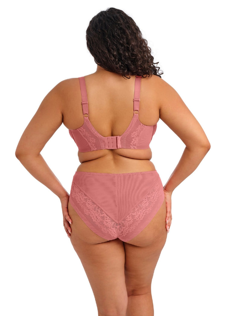 Model in Nerina Spacer BH Dusty Rose achterzijde