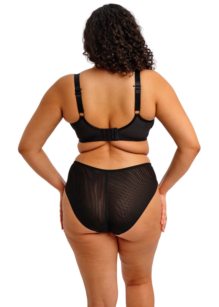 Model in Reja Plunge BH Zwart achterzijde