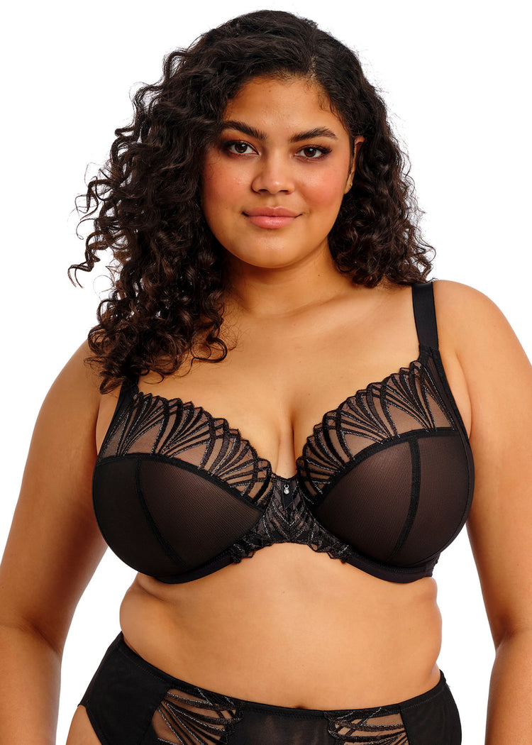 Model in Reja Plunge BH Zwart voorzijde