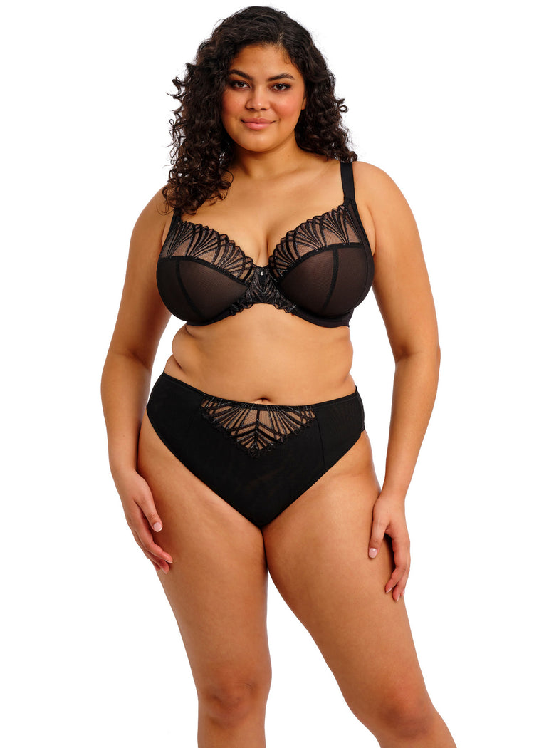 Model in Reja Brazilian Broekje Zwart voorzijde