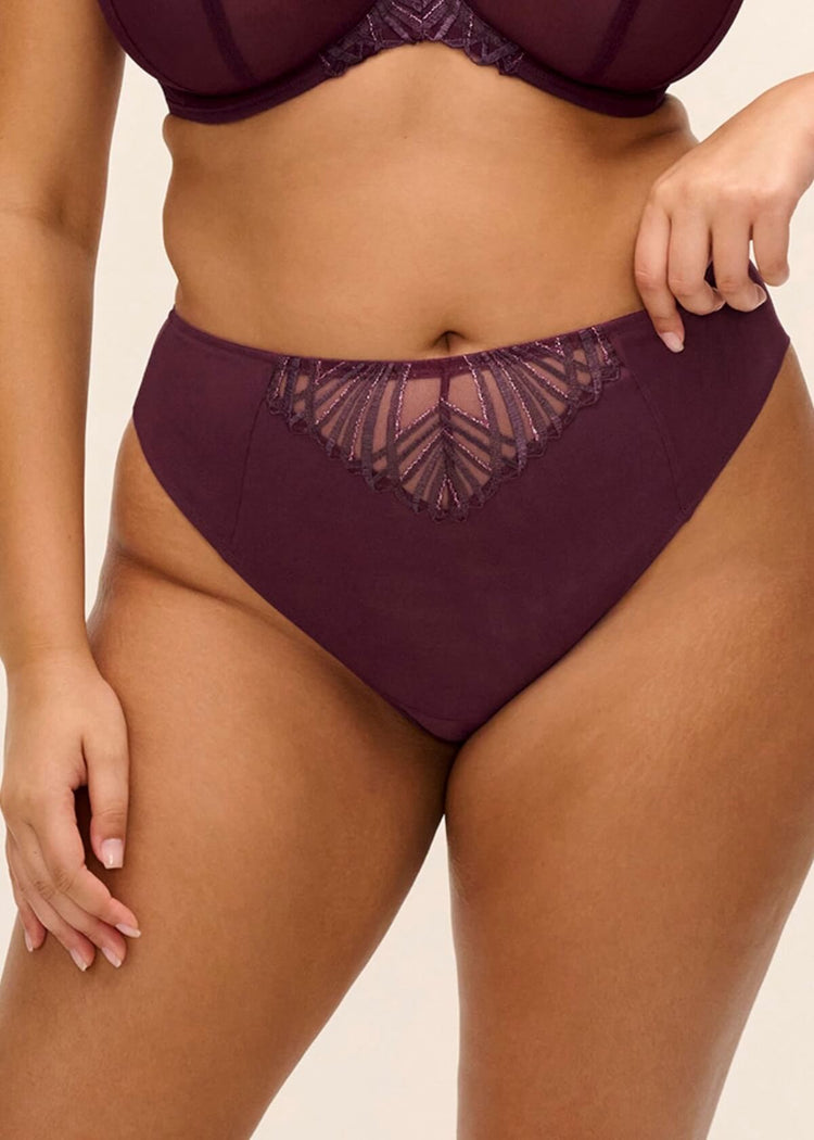 Model in Reja Brazilian Broekje Fig voorzijde