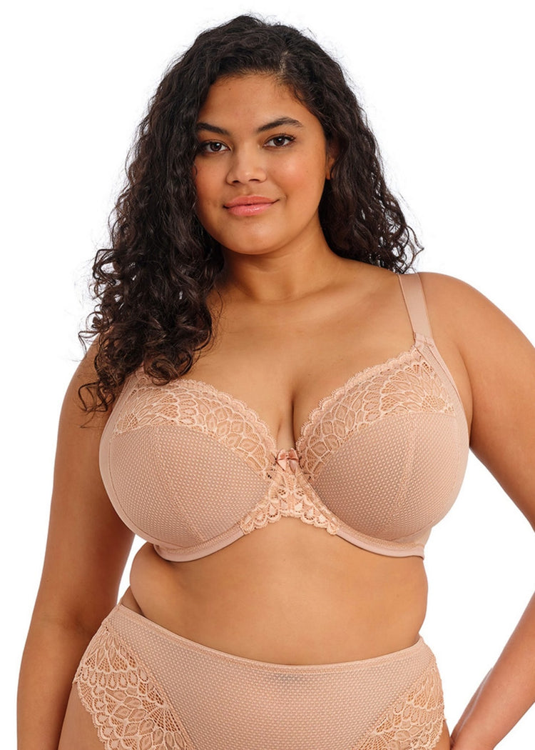 Model in Tiernie Plunge BH Sahara voorzijde