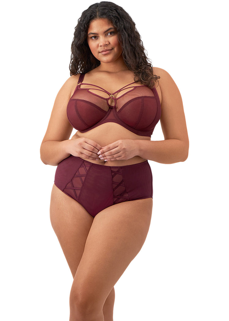 Model in Sachi High Waist broekje Cabernet voorzijde