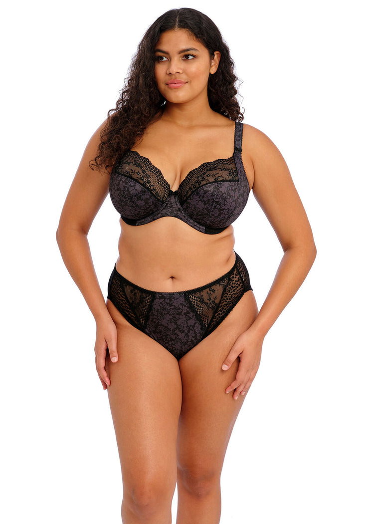 Model in Lucie Plunge Stretch BH Zwart voorzijde