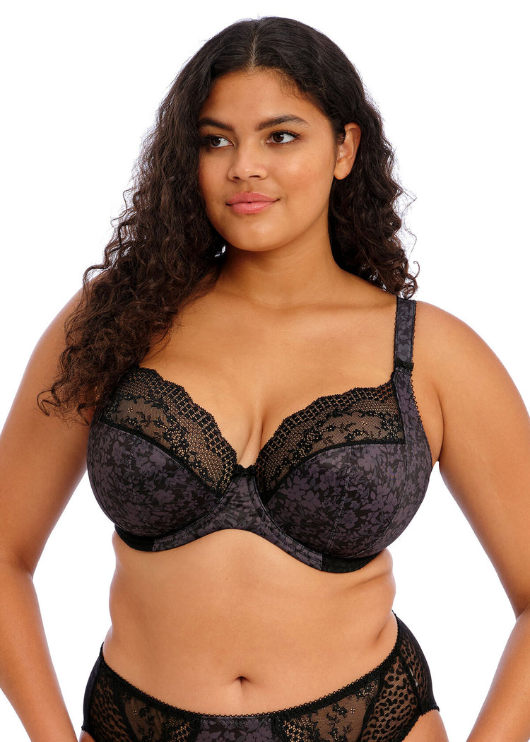 Model in Lucie Plunge Stretch BH Zwart voorzijde