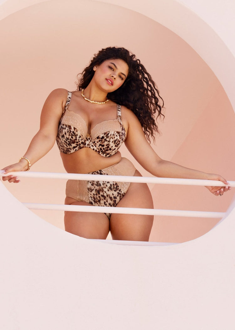 Model in Lucie Plunge Stretch BH Wild Cat lifestyle