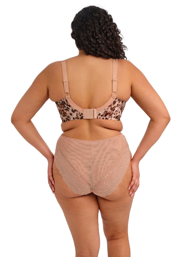 Model in Lucie Plunge Stretch BH Wild Cat achterzijde