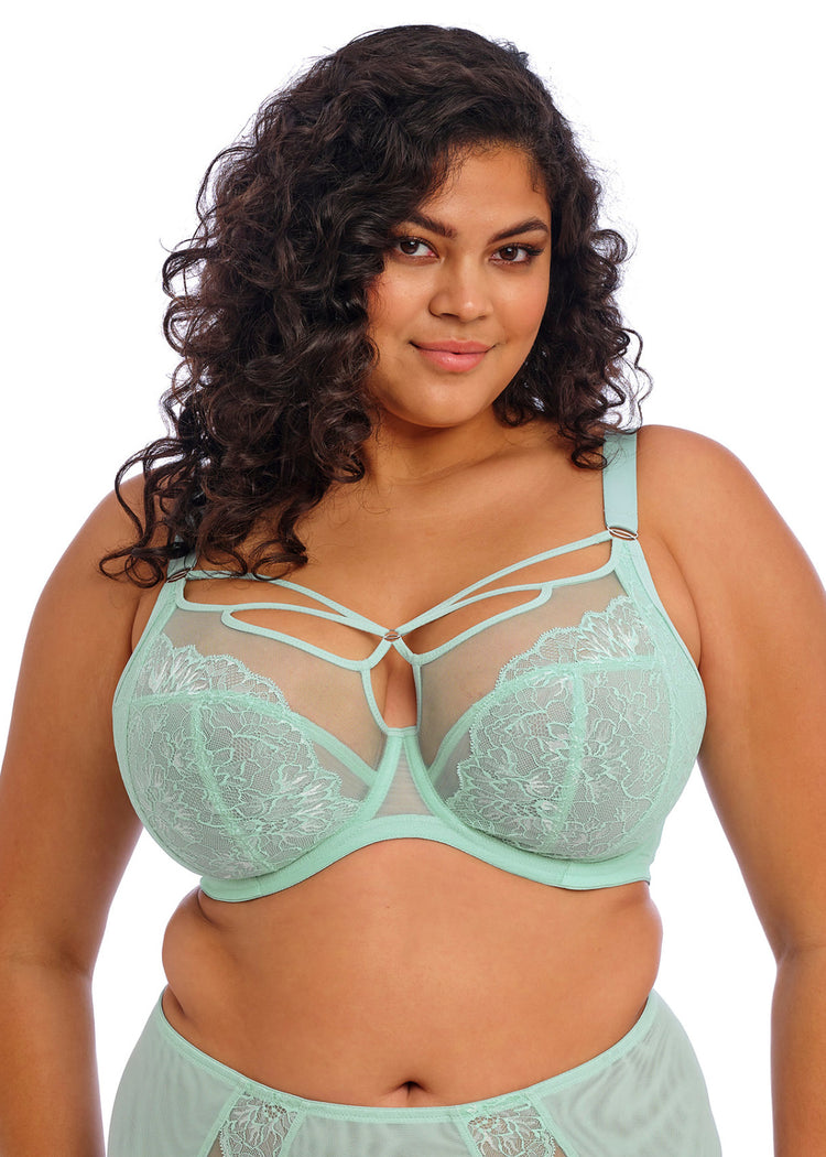 Model in Brianna Frozen Plunge BH voorzijde