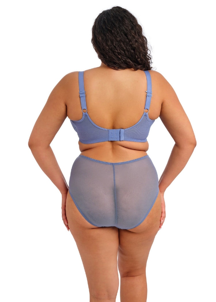 Model in Matilda Full Cup Plunge BH Lunar Blue achterzijde
