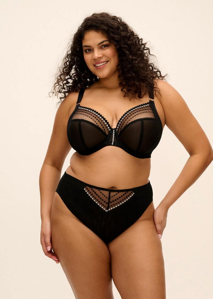 Model in Matilda Brazilian Zwart voorzijde