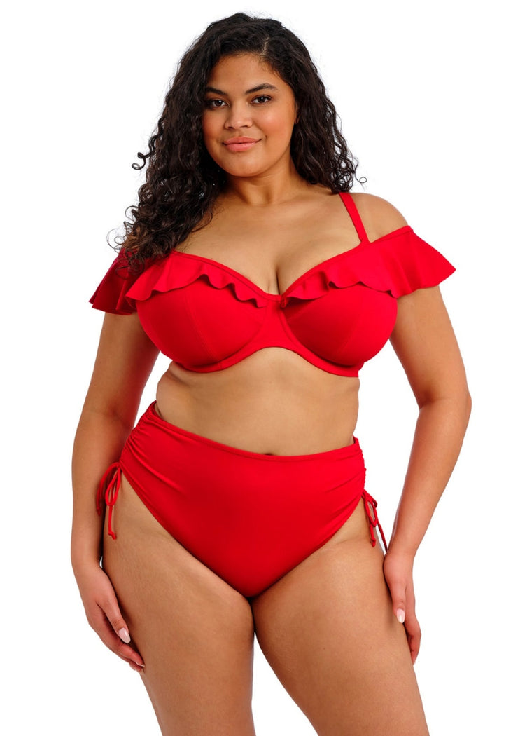 Model in Plain Sailing Plunge Shoulder Bikini Top Lava voorzijde