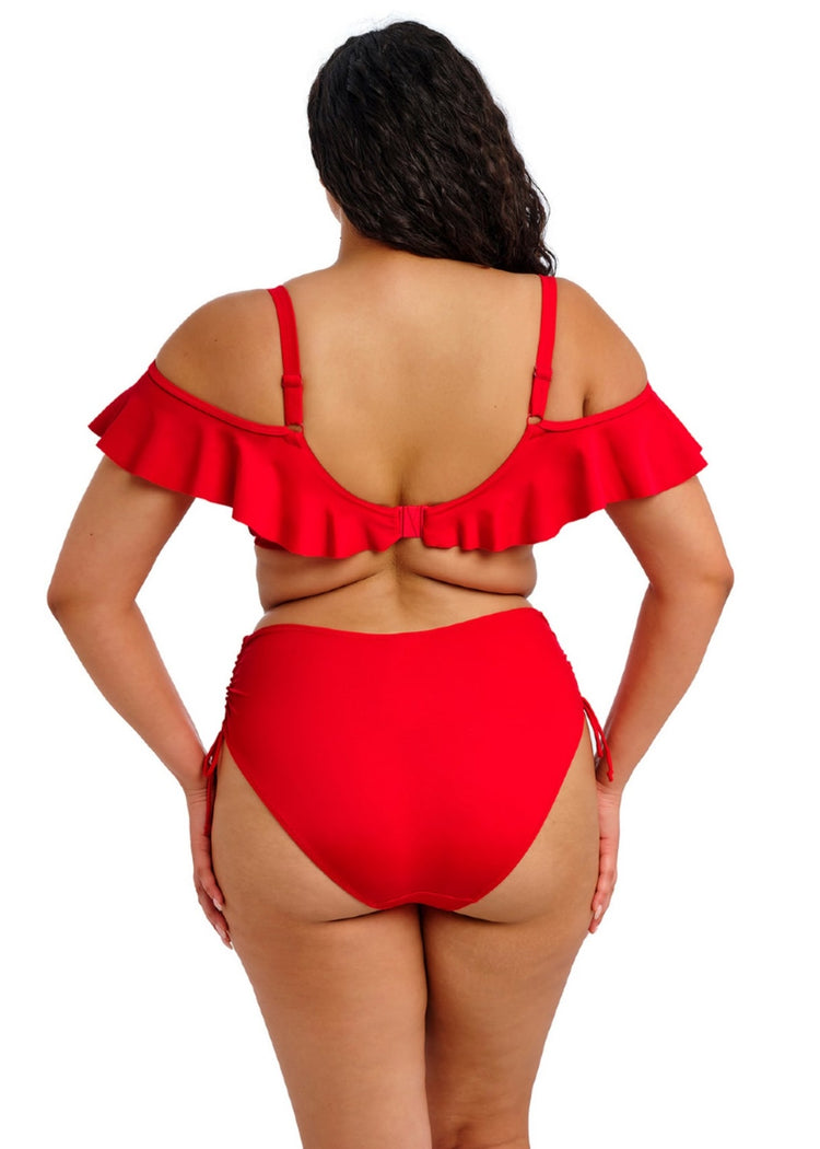 Model in Plain Sailing Plunge Shoulder Bikini Top Lava achterzijde