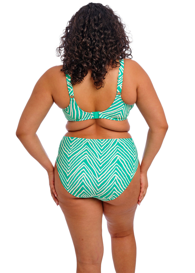 Model in Fiji Falls Plunge Bikini Top Marine achterzijde