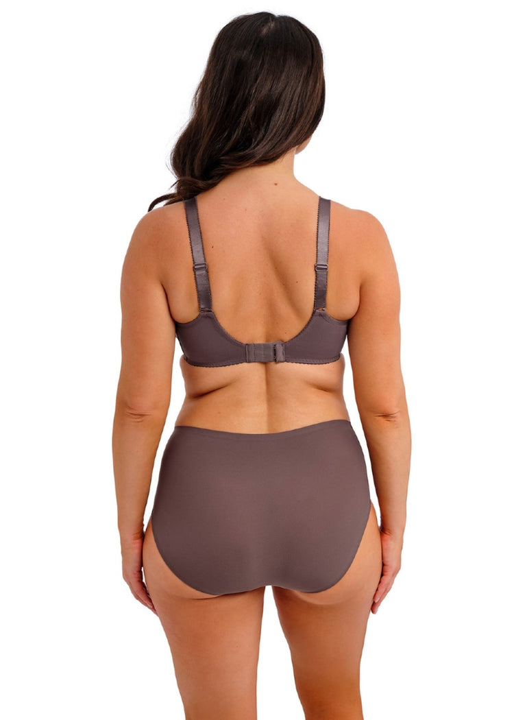 Model in Rebecca Essentials Spacer BH Warm Ombre achterzijde