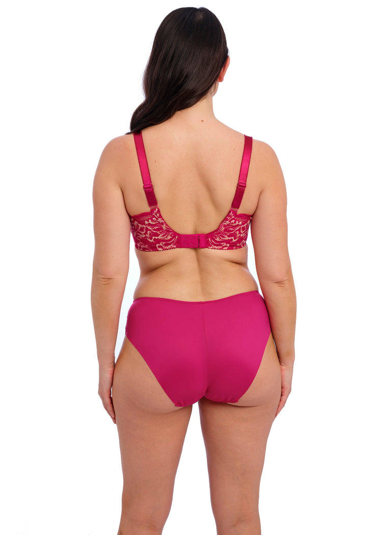 Model in Emmaline Spacer BH Cerise achterzijde