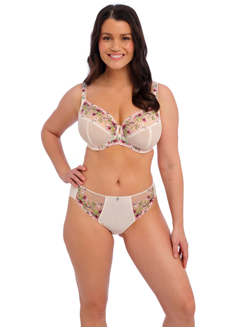 Model in Marie Side Support BH Delicacy voorzijde