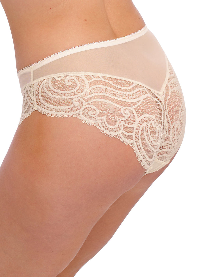 Model in Cerys Broekje Cream Pink zijkant