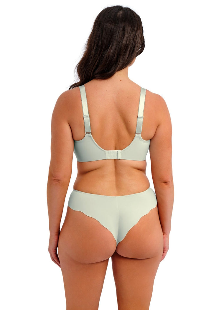 Model in Magdalena Voorgevormde Spacer BH Vintage Green achterzijde