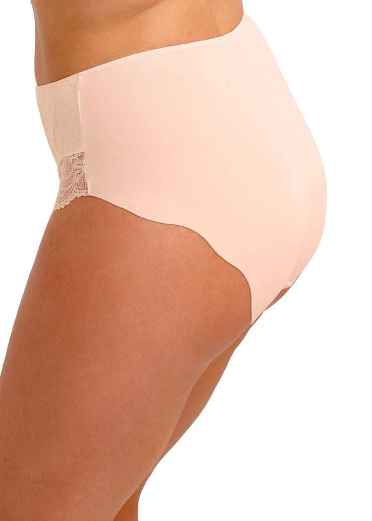 Model in Cesile High Waist Broekje Peach Sorbet achterzijde