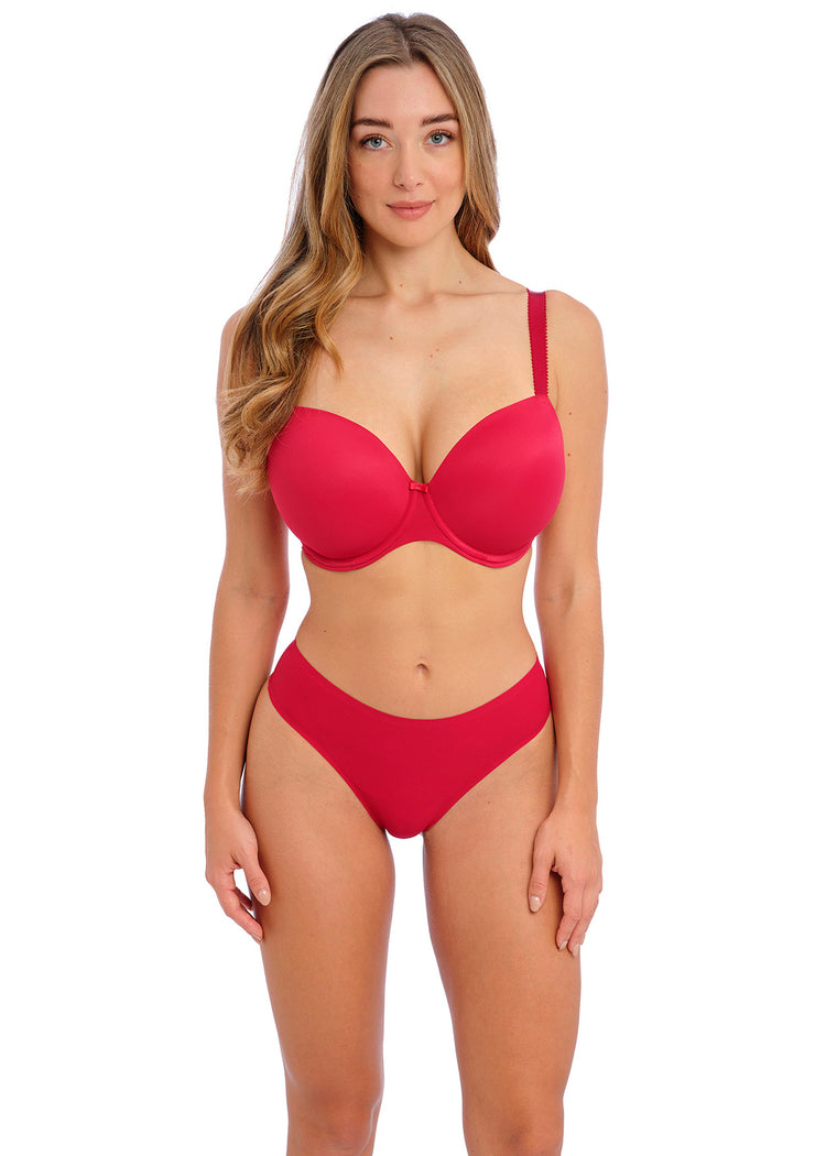 Model in Smoothease Invisible Stretch String Rood Voorzijde