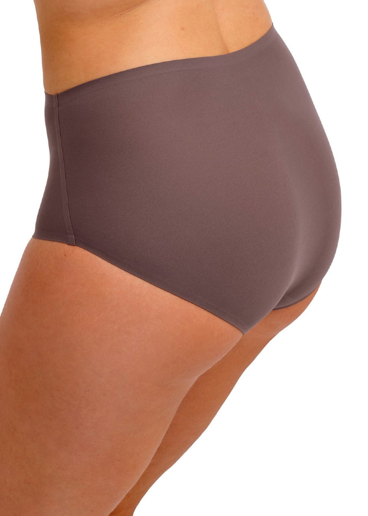Model in Smoothease Invisible Stretch Broekje Warm Ombre achterzijde