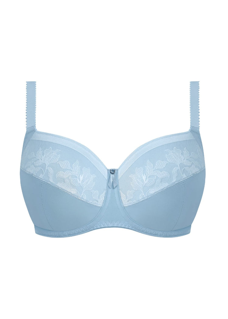 Model in Illusion Side Support BH Sky packshot