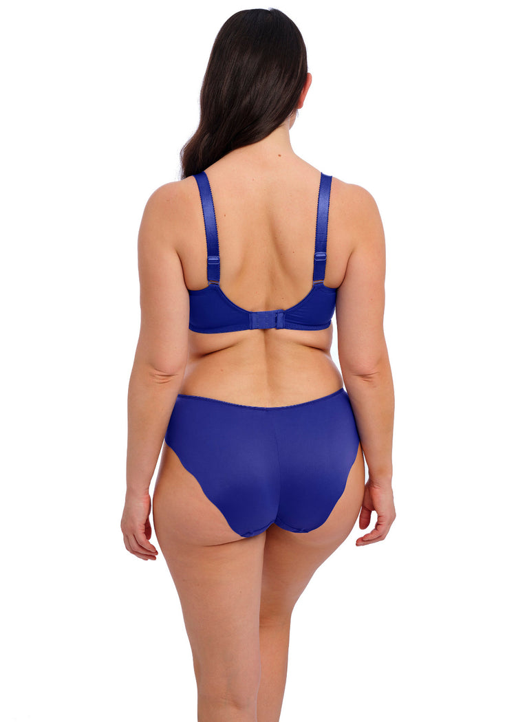 Model in Ana Voorgevormde Spacer BH Sapphire achterzijde set