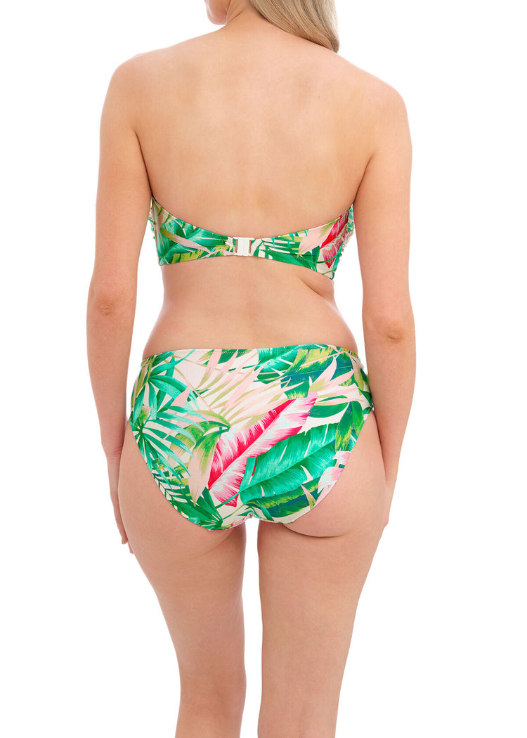 Model in Langkawi Bikini Broekje Sorbet Achterzijde