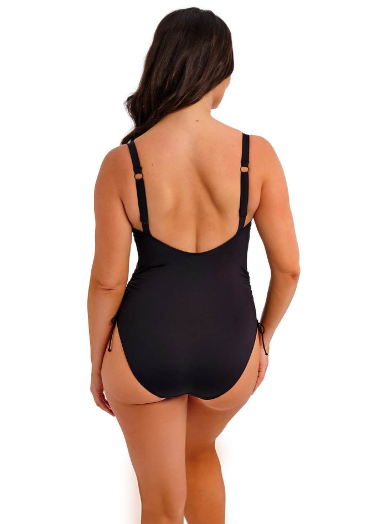 Model in Merissa Plunge Badpak Zwart achterzijde